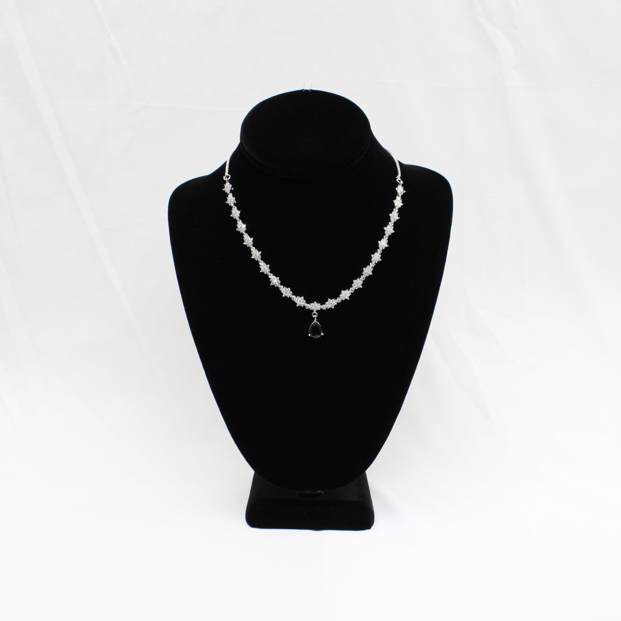 Diamond Shaped Pendant Style Set
