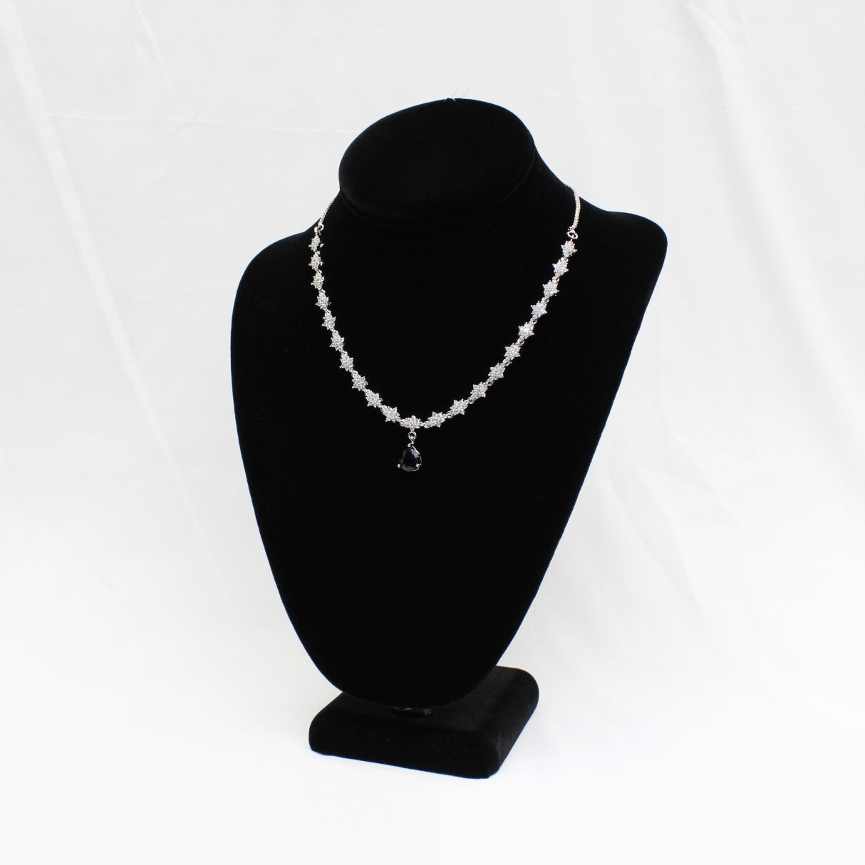 Diamond Shaped Pendant Style Set